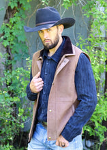 Load image into Gallery viewer, Mens shearling vest