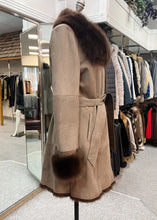 Load image into Gallery viewer, women's light brown shearling jacket