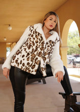Load image into Gallery viewer, White Leopard Mink Jacket