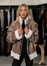 Load image into Gallery viewer, Women&#39;s Tan Shearling Jacket