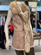 Load image into Gallery viewer, Shearling Vest with Fur Tuxedo