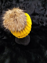 Load image into Gallery viewer, Knitted Beanie with Detachable Fur Pom-Pom