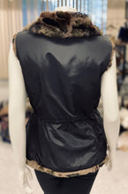 Load image into Gallery viewer, Reversible Camo Rabbit fur Vest